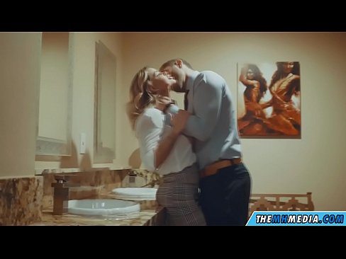 ❤️ Когато наедряла блондинка ви съблазни в обществена тоалетна ️ Секс в bg.porngifmag.ru ❌